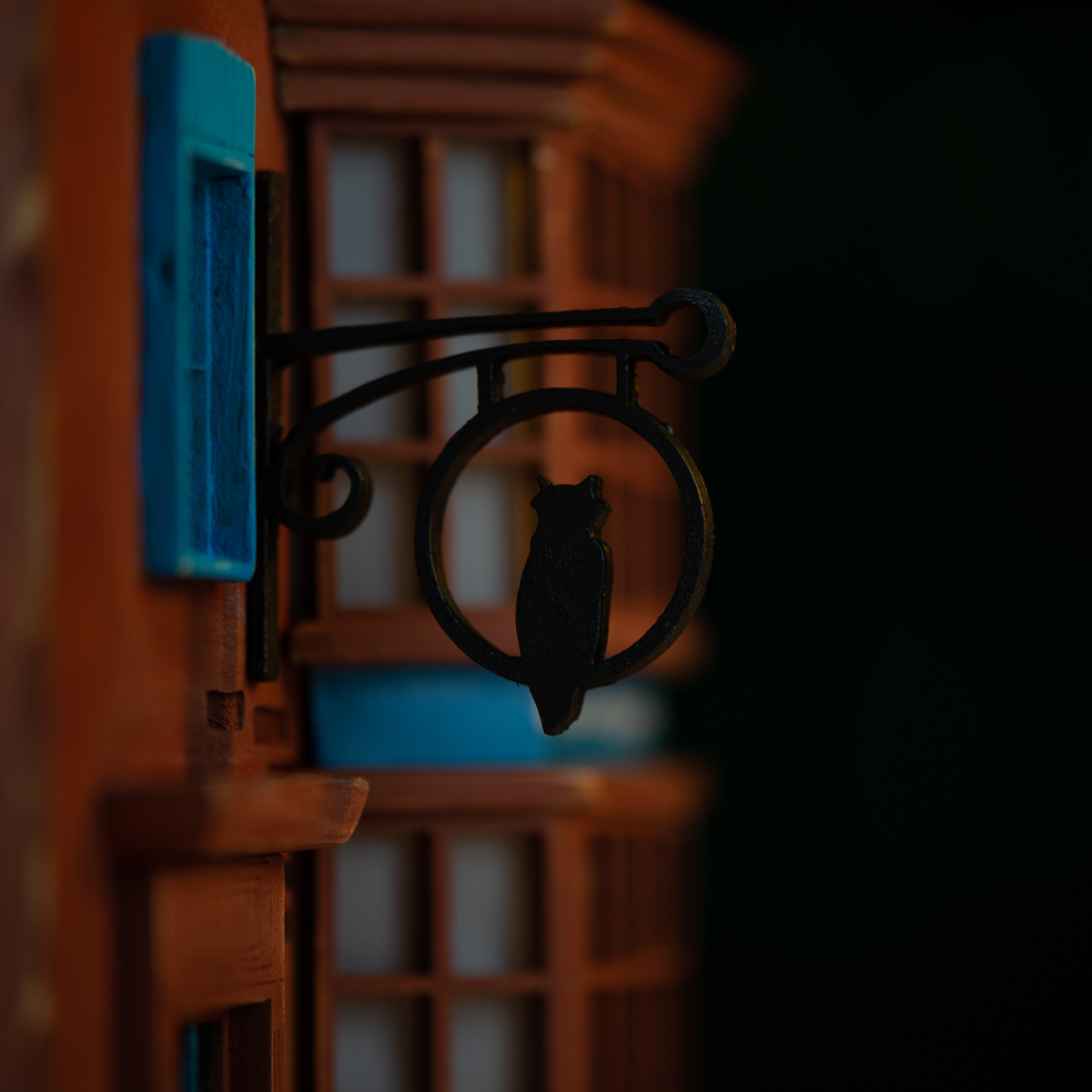 Owl Emporium – Wooden Magic Lamp
